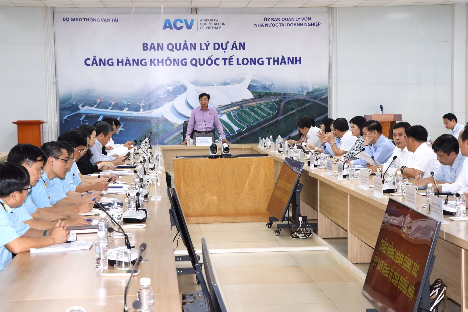 Quang cảnh buổi làm việc của Đoàn công tác Ủy ban Kinh tế của Quốc hội với ACV và Ủy ban nhân dân tỉnh Đồng Nai tại Ban Quản lý dự án sân bay Long Thành.