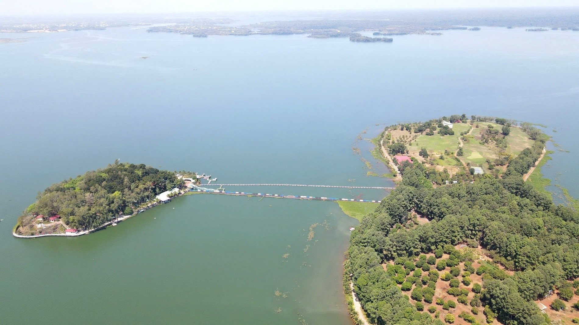 Ủy ban nhân dân tỉnh Đồng Nai ra quyết định xử phạt 3 hành vi, gồm: không có báo cáo thẩm định tác động và giấy phép liên quan môi trường, không có biện pháp thu gom, xử lý chất thải đáp ứng yêu cầu.