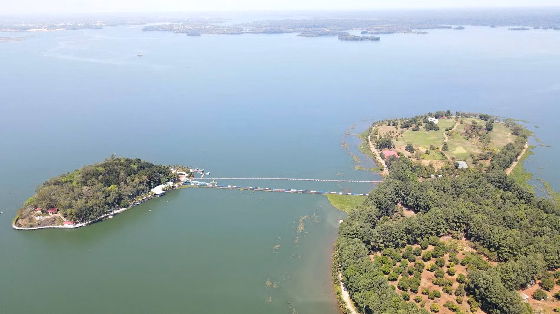 Ủy ban nhân dân tỉnh Đồng Nai ra quyết định xử phạt 3 hành vi, gồm: không có báo cáo thẩm định tác động và giấy phép liên quan môi trường, không có biện pháp thu gom, xử lý chất thải đáp ứng yêu cầu.