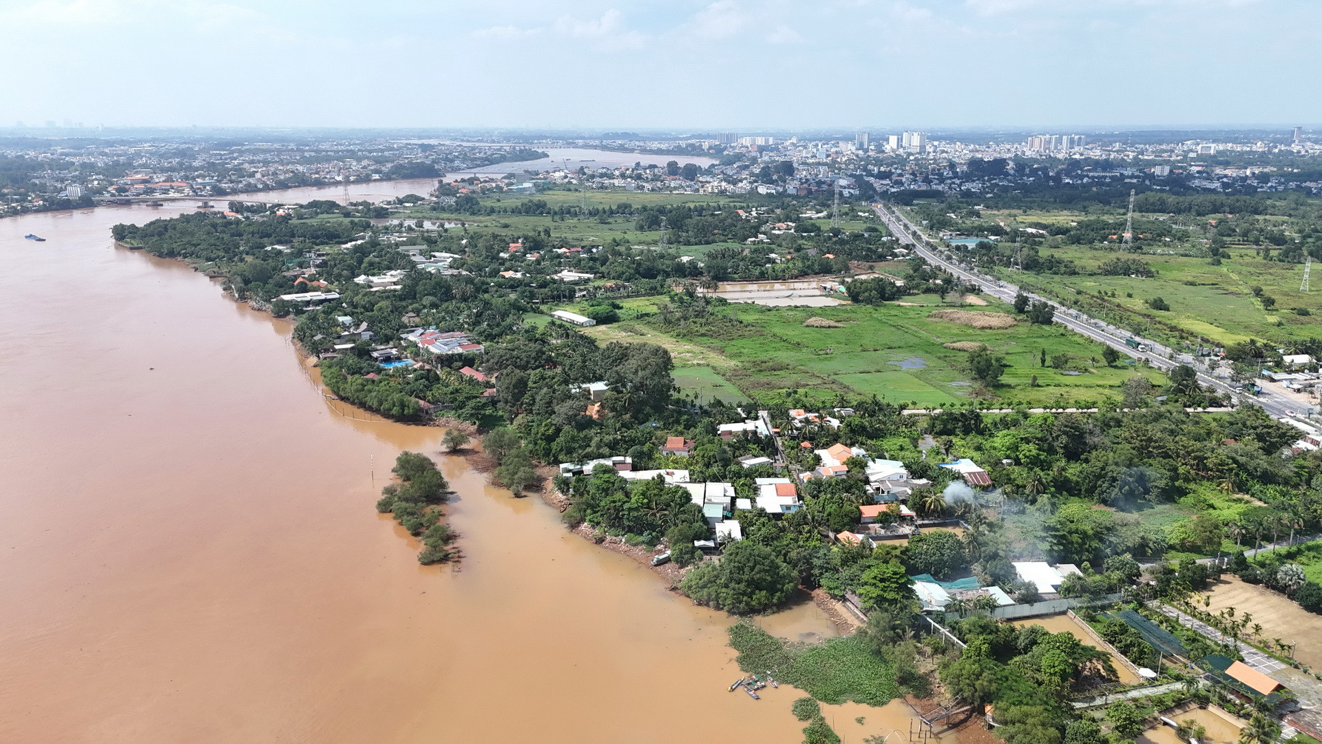 Do đó, việc các dự án lớn sắp triển khai tại cù lao Hiệp Hòa hứa hẹn sẽ đưa vùng đất trở thành điểm nhấn của thành phố Biên Hòa và đô thị trung tâm của tỉnh Đồng Nai. Do đó, việc các dự án lớn sắp triển khai tại cù lao Hiệp Hòa hứa hẹn sẽ đưa vùng đất trở thành điểm nhấn của thành phố Biên Hòa và đô thị trung tâm của tỉnh Đồng Nai.