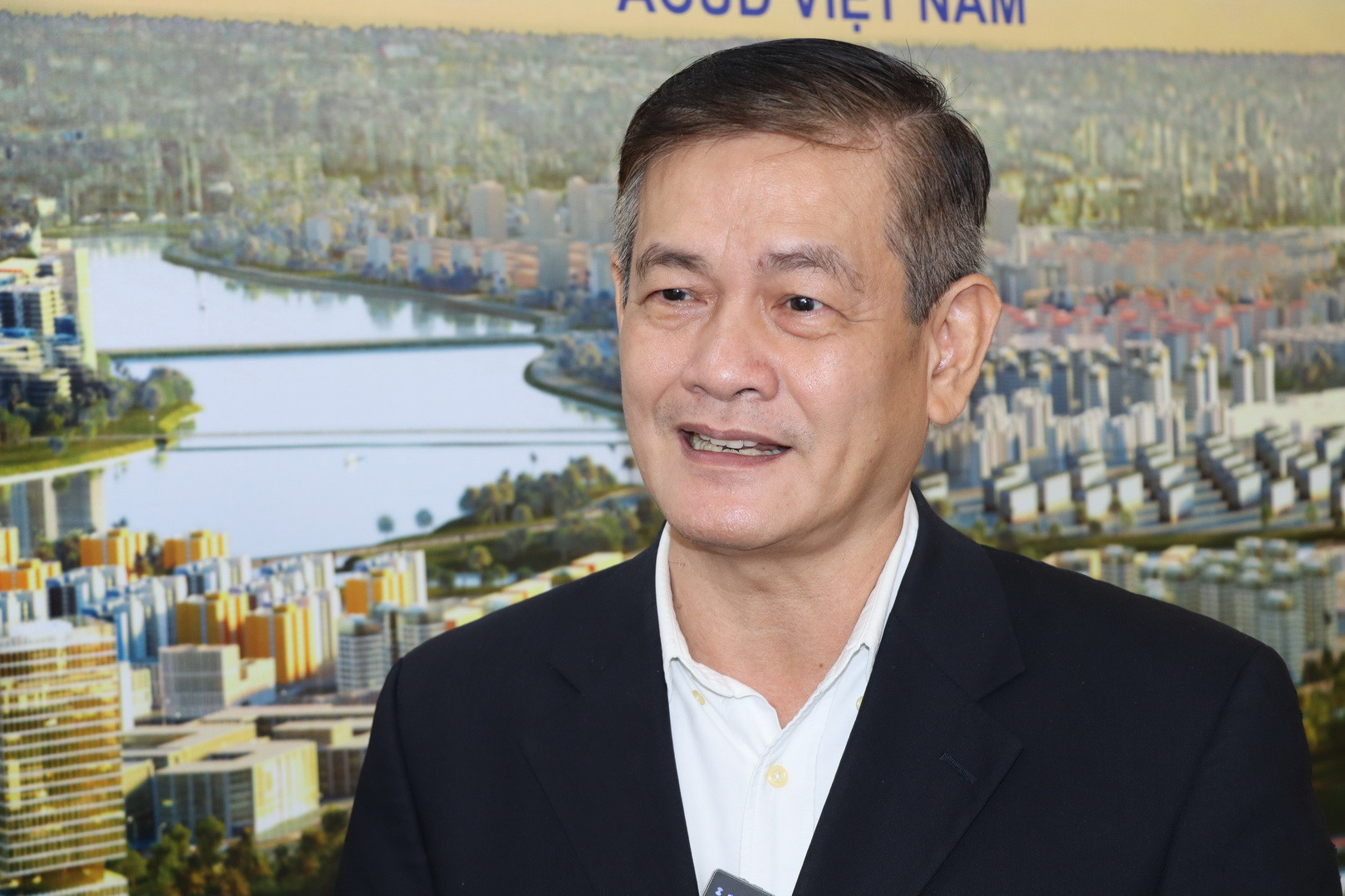 Tiến sĩ khoa học, Kiến trúc sư Ngô Viết Nam Sơn cho rằng, có nhiều cách để chúng ta giữ lại ngôi biệt thự cổ này. Thứ nhất có thể nhờ thần đèn di dời vào bên trong. Cách thứ hai là nắn lại tuyến đường lấn ra sông Đồng Nai một chút xíu để lại ngôi biệt thự.