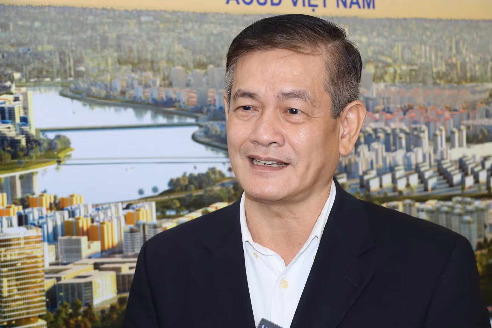 Tiến sĩ khoa học, Kiến trúc sư Ngô Viết Nam Sơn cho rằng, có nhiều cách để chúng ta giữ lại ngôi biệt thự cổ này. Thứ nhất có thể nhờ thần đèn di dời vào bên trong. Cách thứ hai là nắn lại tuyến đường lấn ra sông Đồng Nai một chút xíu để lại ngôi biệt thự.