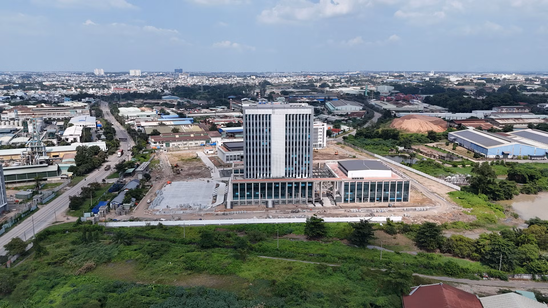 Trụ sở Công an tỉnh Đồng Nai cũng đang được xây dựng, chuẩn bị hoàn thành, đưa vào sử dụng.