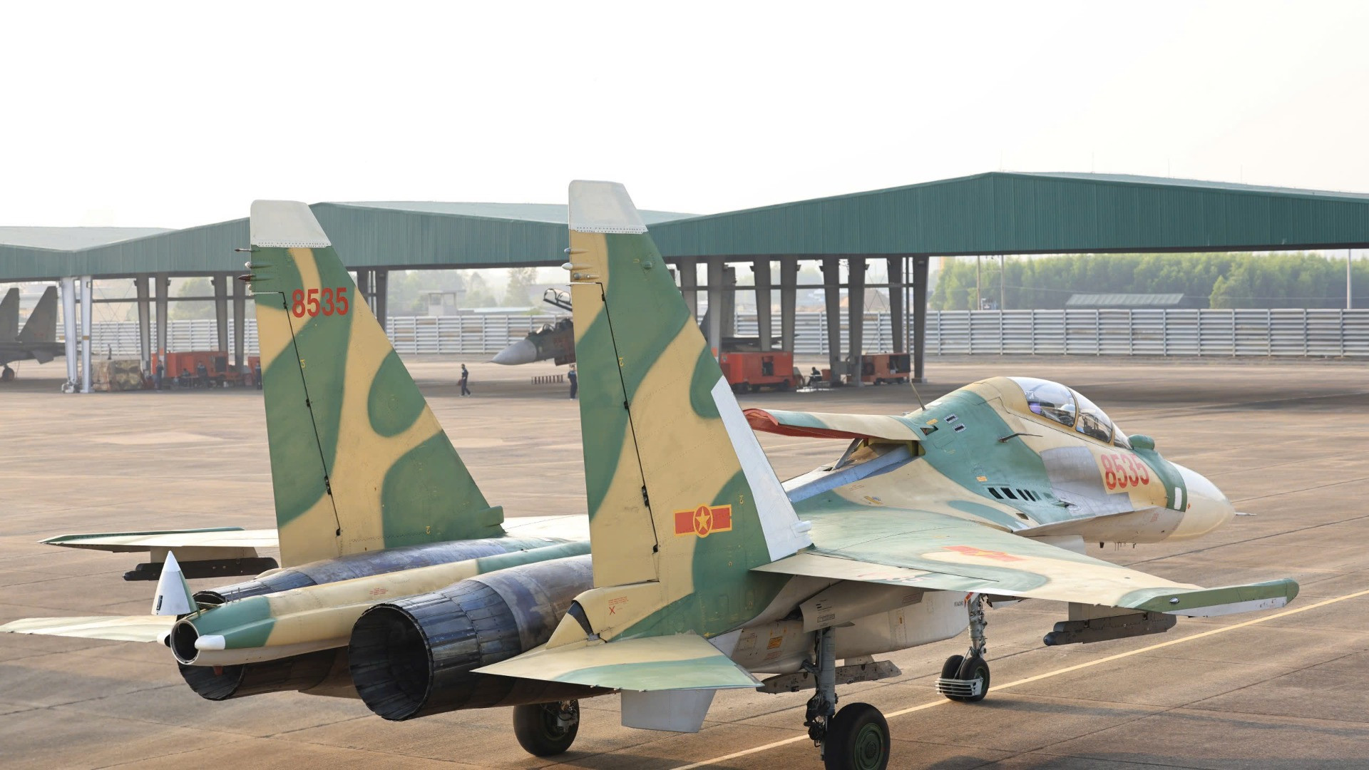 Tiêm kích Su30-MK2 sau khi hạ cánh, kết thúc bài tập luyện.