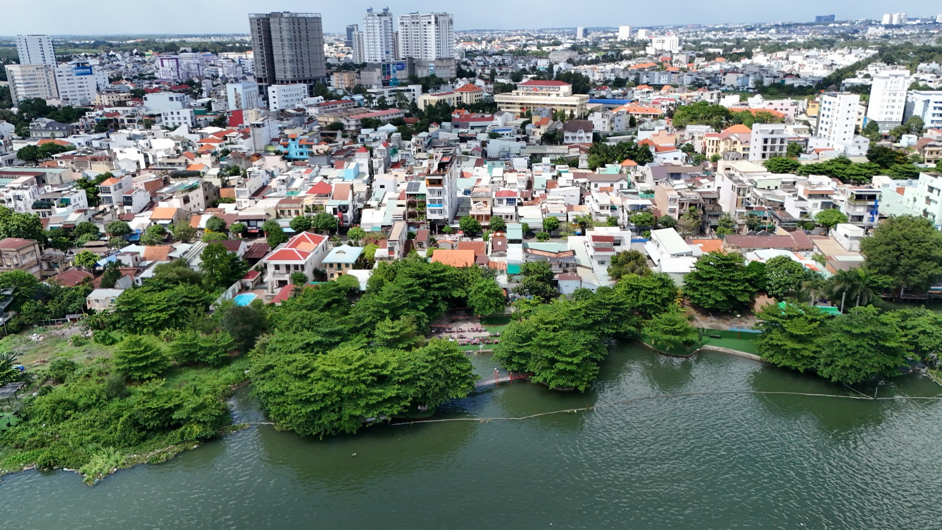 Sau hơn 10 năm kể từ khi tạm dừng, đến nay chưa định xong số phận Dự án cải tạo cảnh quan và phát triển đô thị ven sông Đồng Nai.