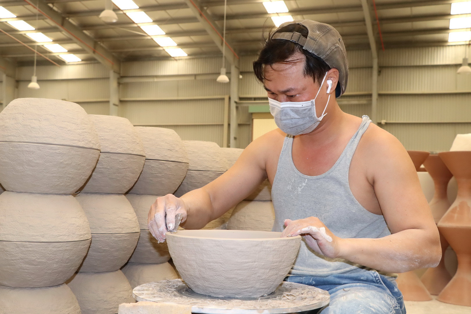 Sản xuất gốm trang trí để xuất khẩu ở Biên Hòa. Sản xuất gốm trang trí để xuất khẩu ở Biên Hòa.