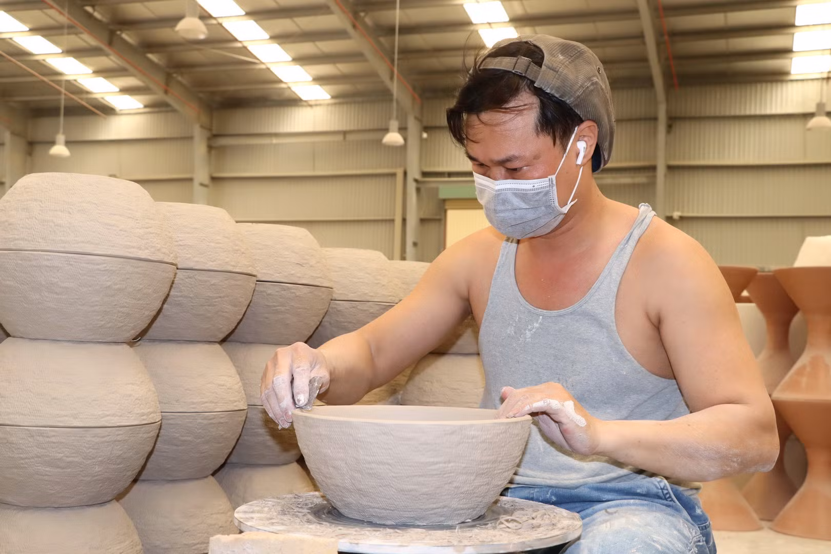 Sản xuất gốm trang trí để xuất khẩu ở Biên Hòa. Sản xuất gốm trang trí để xuất khẩu ở Biên Hòa.