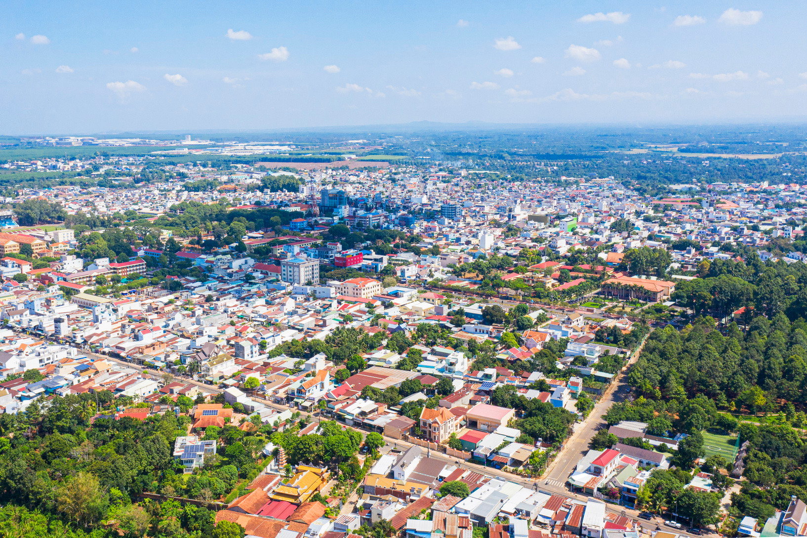 Đảng bộ, chính quyền và nhân dân thành phố Long Khánh đang quyết tâm xây dựng Long Khánh trở thành đô thị loại II vào năm 2025.