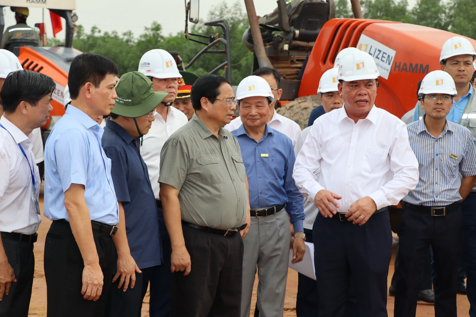 Lãnh đạo tỉnh Đồng Nai báo cáo công tác giải phóng mặt bằng dự án xây dựng đường cao tốc Biên Hòa-Vũng Tàu và những kiến nghị để tháo gỡ khó khăn, đẩy nhanh tiến độ thời gian tới.