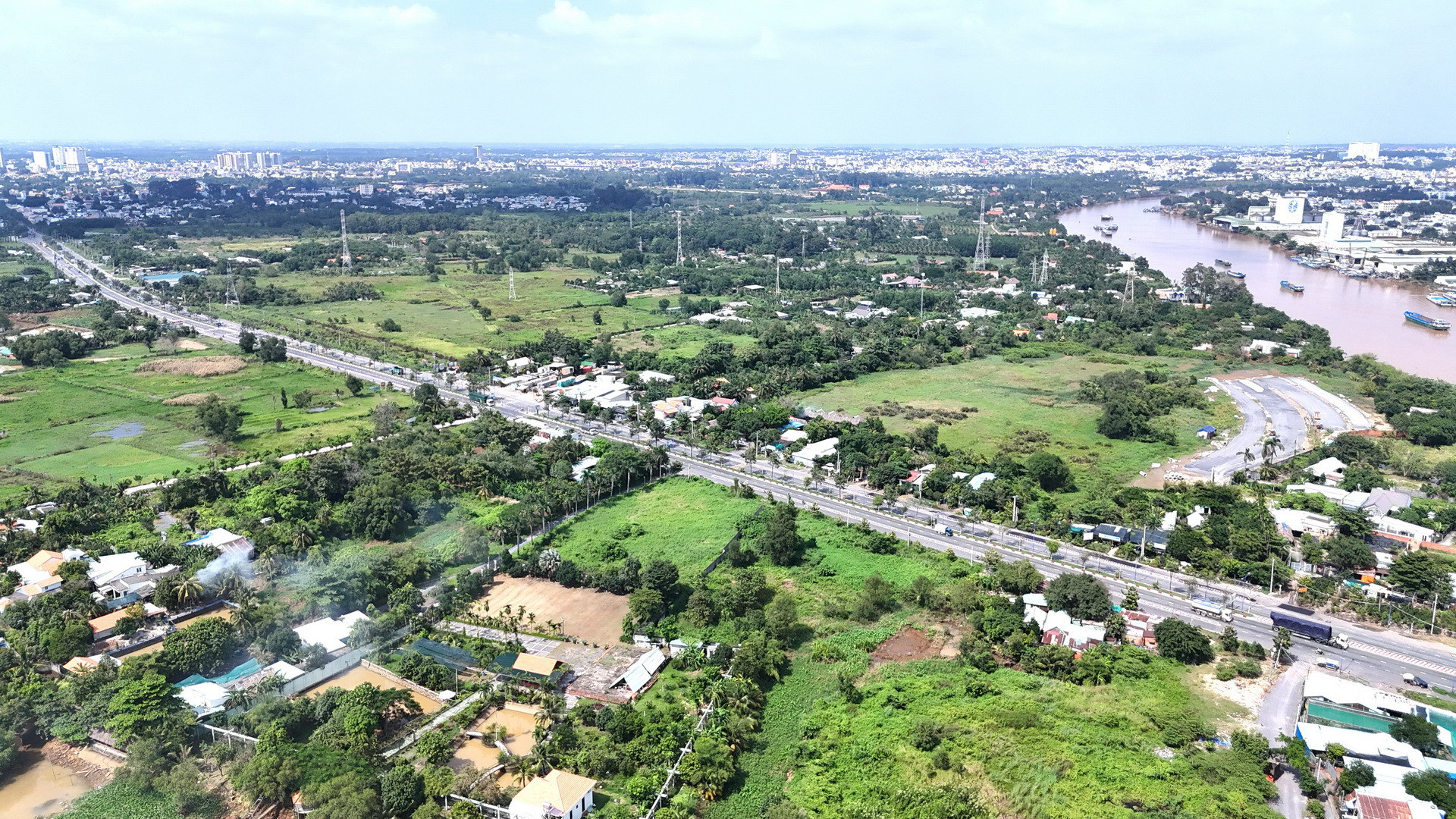Không chỉ là cửa ngõ của đô thị Biên Hòa, cù lao Hiệp Hòa còn nổi tiếng với những giá trị văn hóa, lịch sử hiện đang được lưu giữ gắn liền với hành trình mở cõi phương nam của dân tộc ta. Không chỉ là cửa ngõ của đô thị Biên Hòa, cù lao Hiệp Hòa còn nổi tiếng với những giá trị văn hóa, lịch sử hiện đang được lưu giữ gắn liền với hành trình mở cõi phương nam của dân tộc ta.