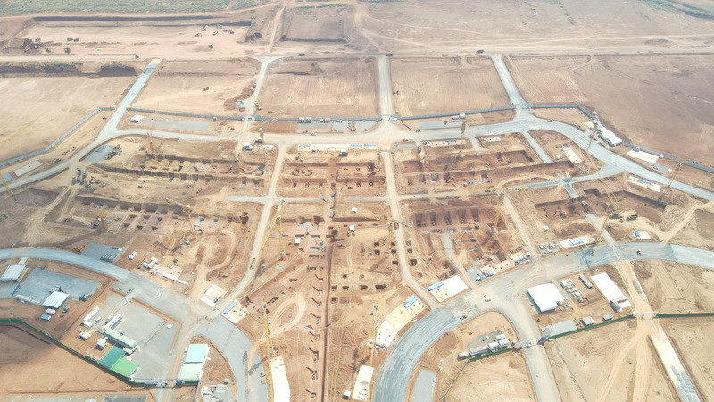 Gói thầu thi công xây dựng và lắp đặt thiết bị nhà ga hành khách sân bay Long Thành do liên danh nhà thầu Vietur trúng thầu thi công. Đây là liên danh gồm các nhà thầu quốc tế và trong nước. Hiện nay, liên danh các nhà thầu đã huy động nhiều máy móc, thiết bị và kỹ sư, công nhân thi công gói thầu.