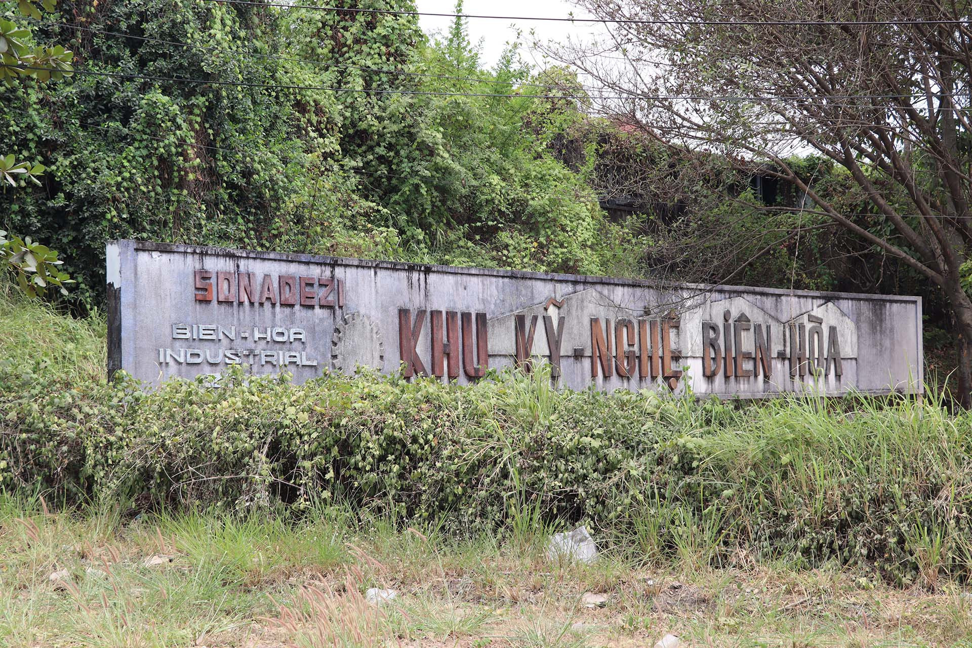 Khu công nghiệp Biên Hòa 1 được hình thành từ năm 1963 với tên gọi khu kỹ nghệ Biên Hòa. Từ sau năm 1975, khu kỹ nghệ Biên Hòa đổi tên thành khu công nghiệp Biên Hòa 1. Khu công nghiệp Biên Hòa 1 được hình thành từ năm 1963 với tên gọi khu kỹ nghệ Biên Hòa. Từ sau năm 1975, khu kỹ nghệ Biên Hòa đổi tên thành khu công nghiệp Biên Hòa 1.