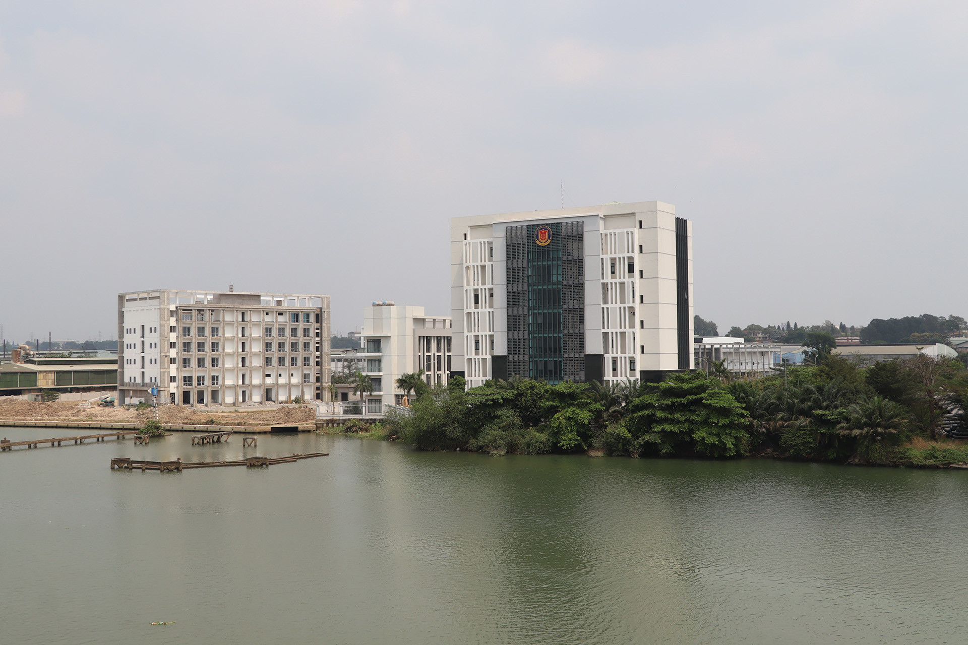 Dự án khu vực Trung tâm chính trị-hành chính của tỉnh Đồng Nai với quy mô diện tích khoảng 44ha. Hiện nay, tại khu vực này đang triển khai các dự án Trụ sở Công an tỉnh Đồng Nai với diện tích gần 6ha và Trụ sở Kiểm toán Nhà nước khu vực XIII diện tích 0,5ha đã hoàn thành đưa vào sử dụng. Dự án khu vực Trung tâm chính trị-hành chính của tỉnh Đồng Nai với quy mô diện tích khoảng 44ha. Hiện nay, tại khu vực này đang triển khai các dự án Trụ sở Công an tỉnh Đồng Nai với diện tích gần 6ha và Trụ sở Kiểm toán Nhà nước khu vực XIII diện tích 0,5ha đã hoàn thành đưa vào sử dụng.