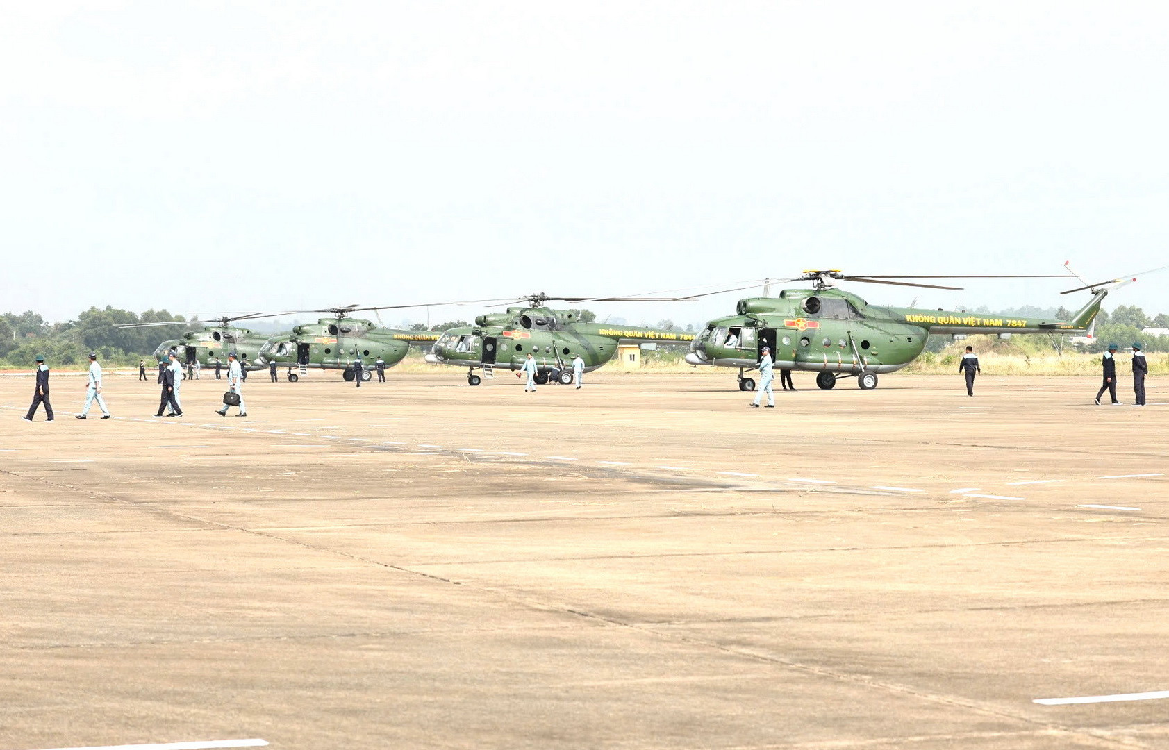 Các máy bay trực thăng thuộc các đơn vị Trung đoàn 916, Trung đoàn 917 và Trung đoàn 930.