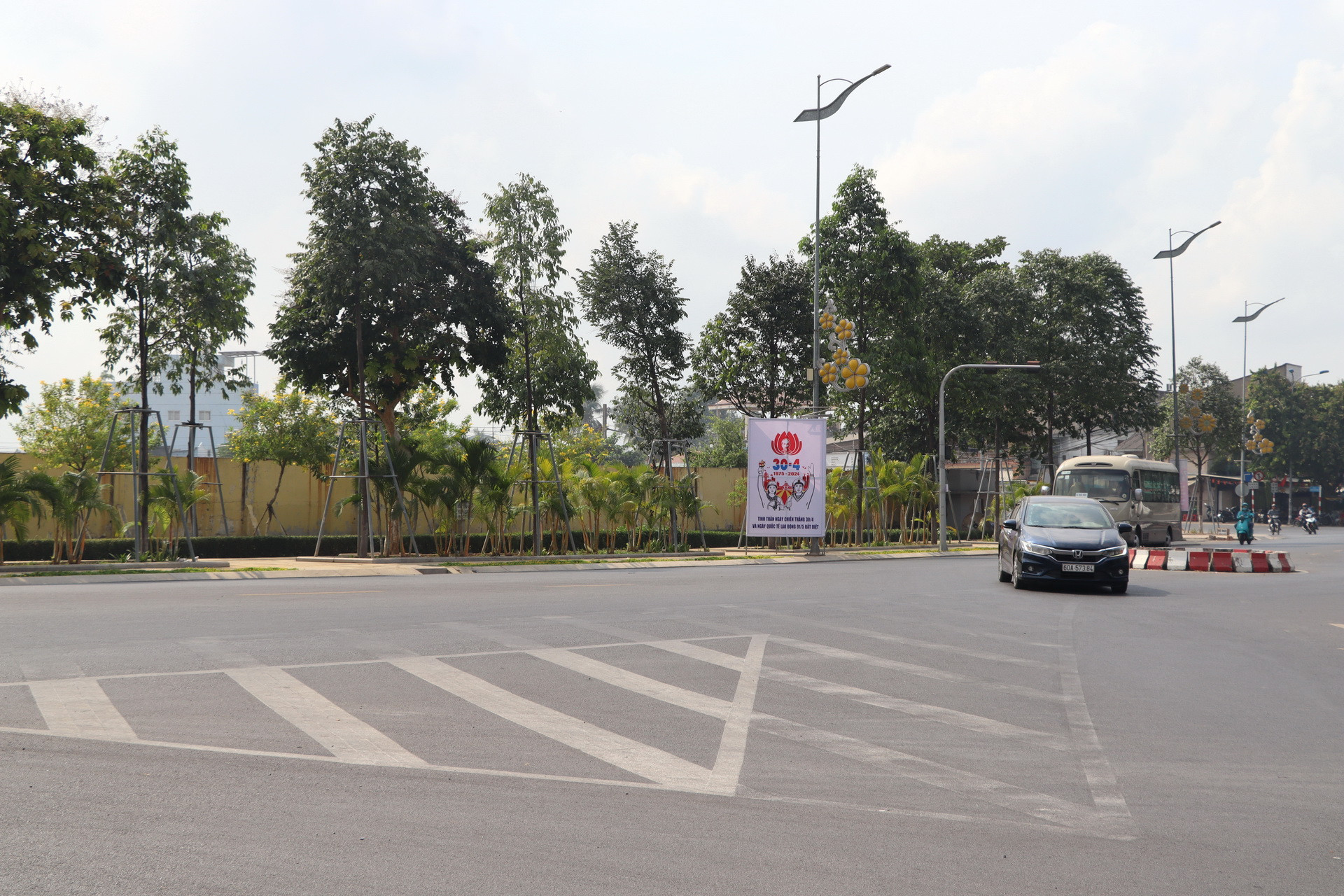 Đây là khu đất nằm 2 mặt tiền đường Huy Giáp và đường Nguyễn Thanh Phương, chỉ cách sông Đồng Nai khoảng 200m. Nếu được xây dựng khu tái định cư sẽ thu hút người dân đến ở, vì đây được đánh giá là một trong những khu đất đắc địa nhất ở đô thị Biên Hòa hiện nay.