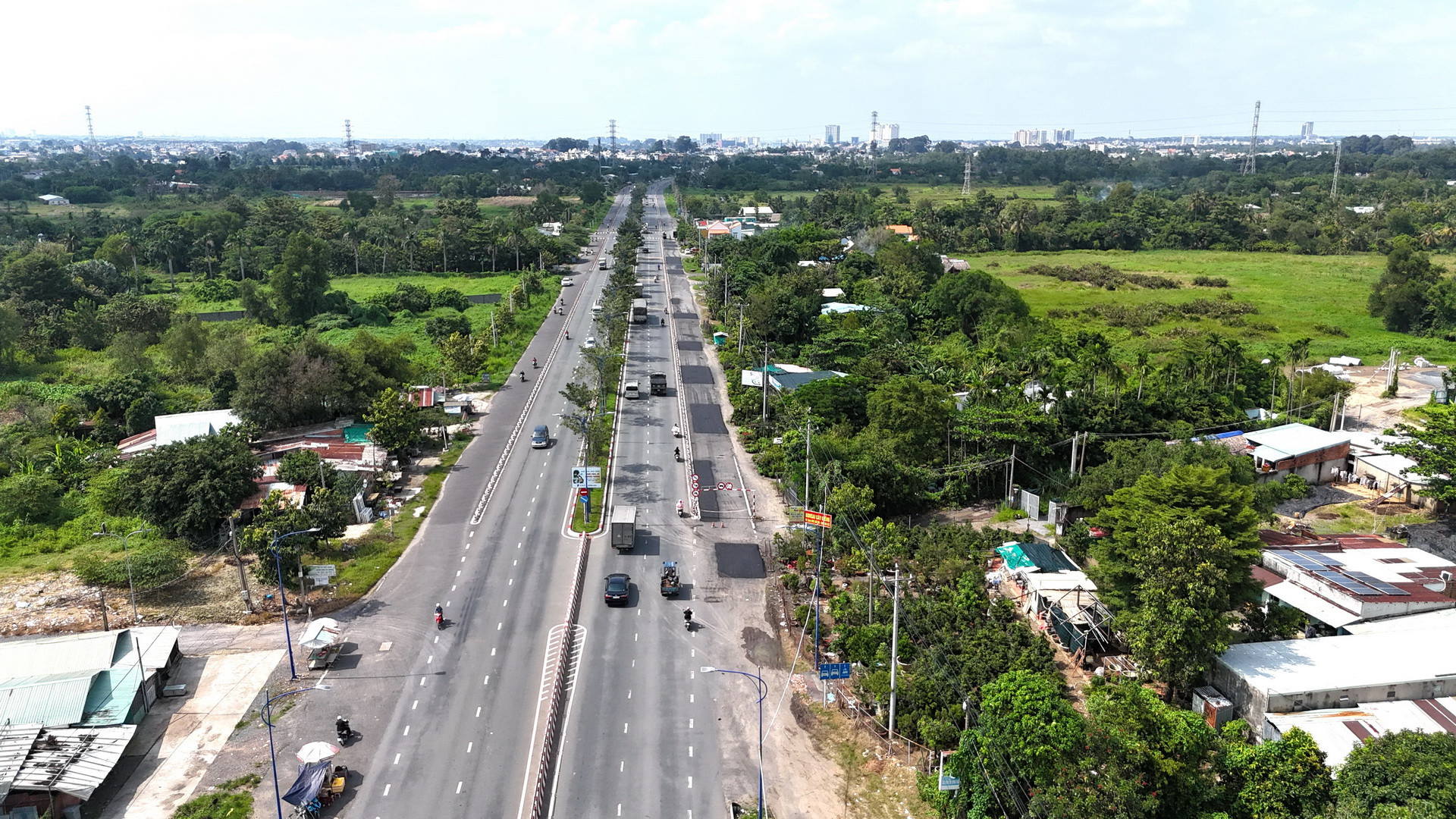 Tuyến đường Đặng Văn Trơn kết nối cù lao Hiệp Hòa với trung tâm thành phố Biên Hòa và Quốc lộ 1A, Quốc lộ 51. Tuyến đường Đặng Văn Trơn kết nối cù lao Hiệp Hòa với trung tâm thành phố Biên Hòa và Quốc lộ 1A, Quốc lộ 51.