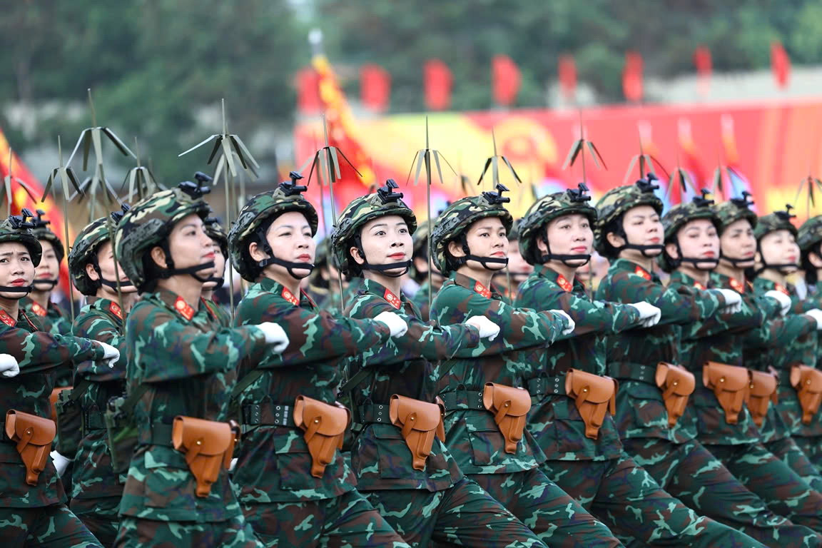 Nữ khối sĩ quan thông tin.