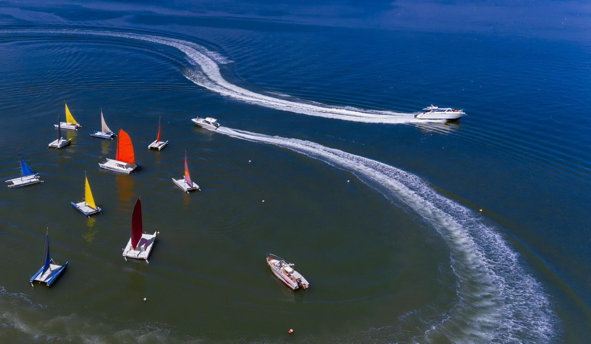 Phát triển du lịch từ biển mang lại giá trị kinh tế rất cao cho các tỉnh, thành phố ven biển. Thậm chí, nhiều tỉnh miền trung, du lịch biển đóng góp phần lớn ngân sách, tạo công việc làm cho người dân. Phát triển du lịch từ biển mang lại giá trị kinh tế rất cao cho các tỉnh, thành phố ven biển. Thậm chí, nhiều tỉnh miền trung, du lịch biển đóng góp phần lớn ngân sách, tạo công việc làm cho người dân.