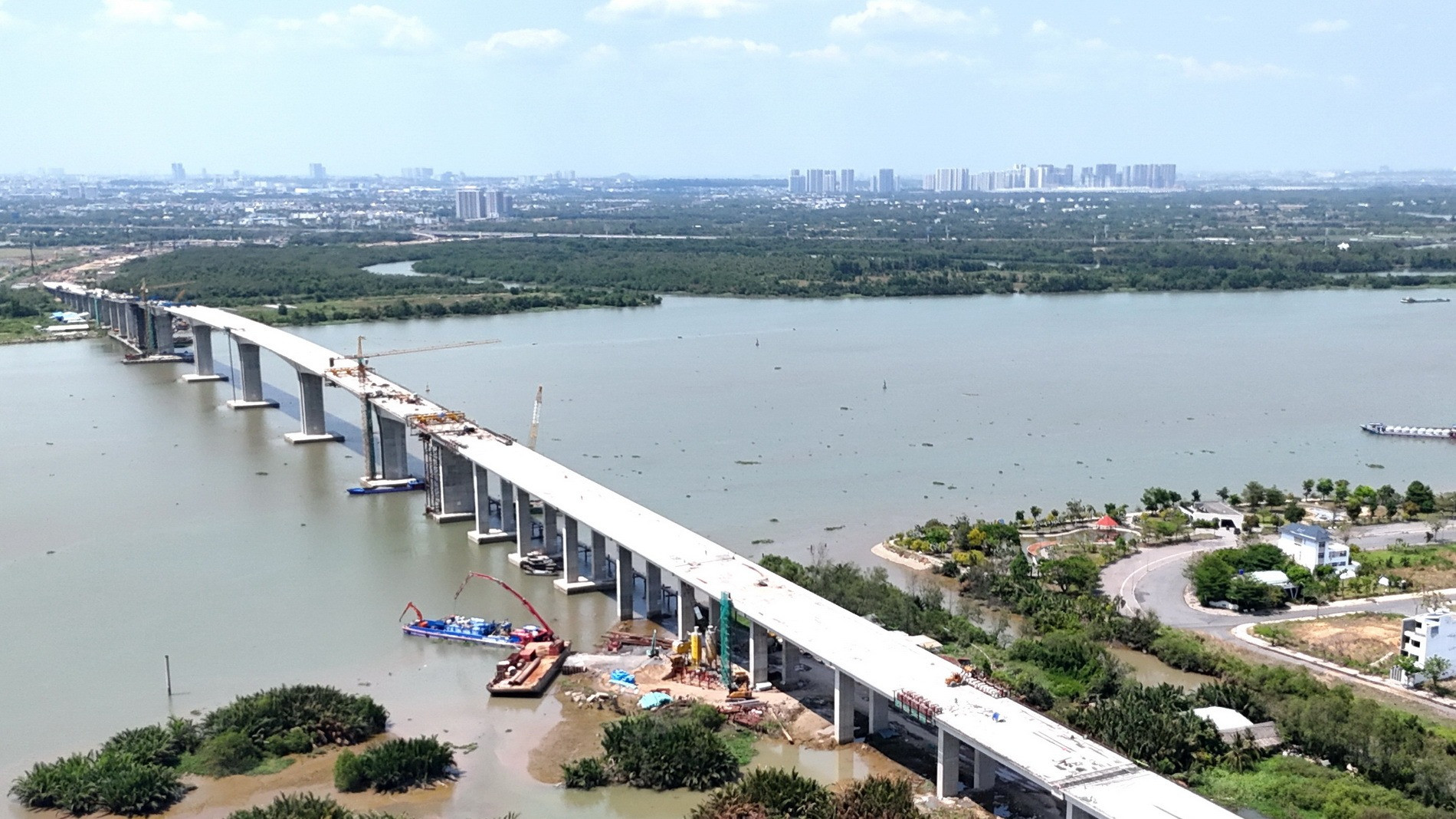 Dự kiến, đối với hạng mục cầu Nhơn Trạch sẽ thông xe kỹ thuật vào ngày 27/4 tới, trong khi đó, với phần đường sẽ thông xe kỹ thuật vào cuối tháng 6/2025.