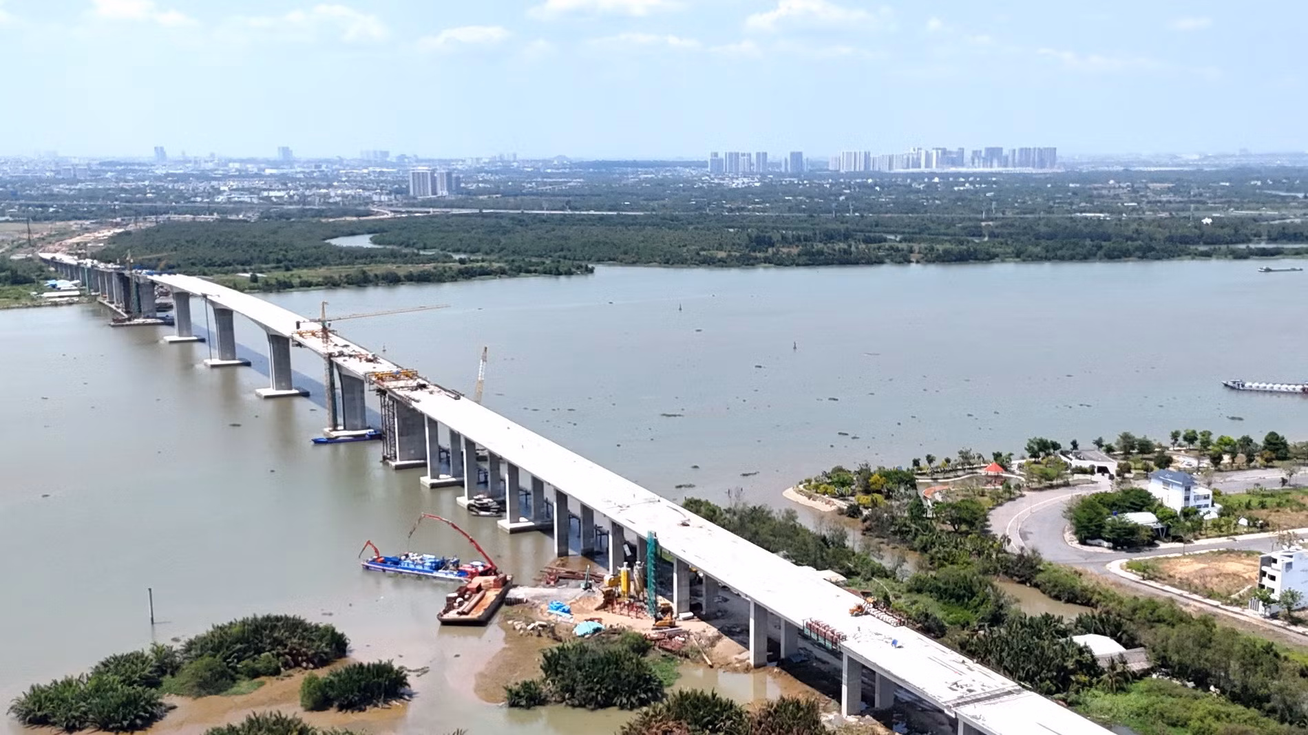 Dự kiến, đối với hạng mục cầu Nhơn Trạch sẽ thông xe kỹ thuật vào ngày 27/4 tới, trong khi đó, với phần đường sẽ thông xe kỹ thuật vào cuối tháng 6/2025.