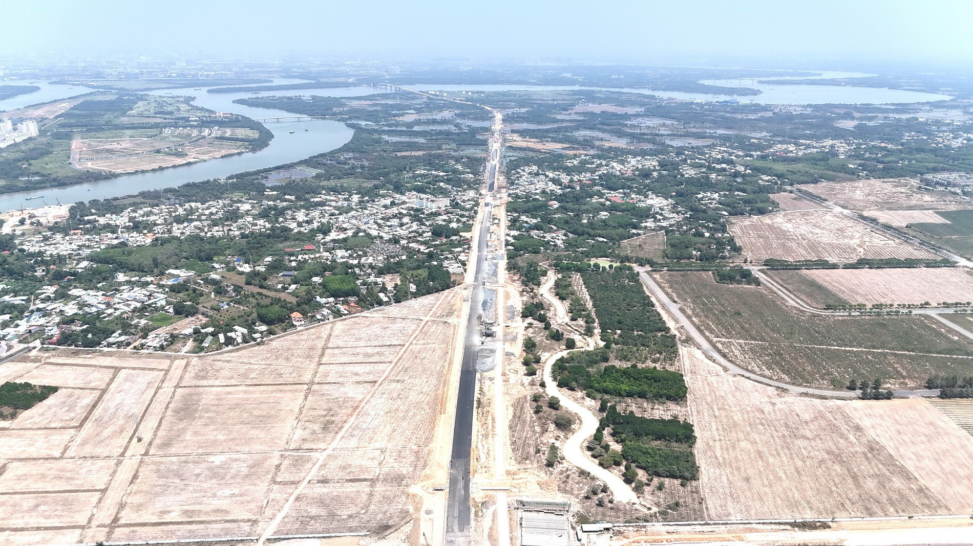 Khi toàn bộ dự án cầu Nhơn Trạch và đường dẫn đầu cầu được đưa vào khai thác và kết nối với dự án thành phần 3 Vành đai 3 qua Đồng Nai sẽ dẫn đến đường cao tốc Bến Lức-Long Thành, giảm tải cho đường cao tốc Thành phố Hồ Chí Minh-Long Thành-Dầu Giây và Quốc lộ 51, tạo đột phá giao thông liên vùng.