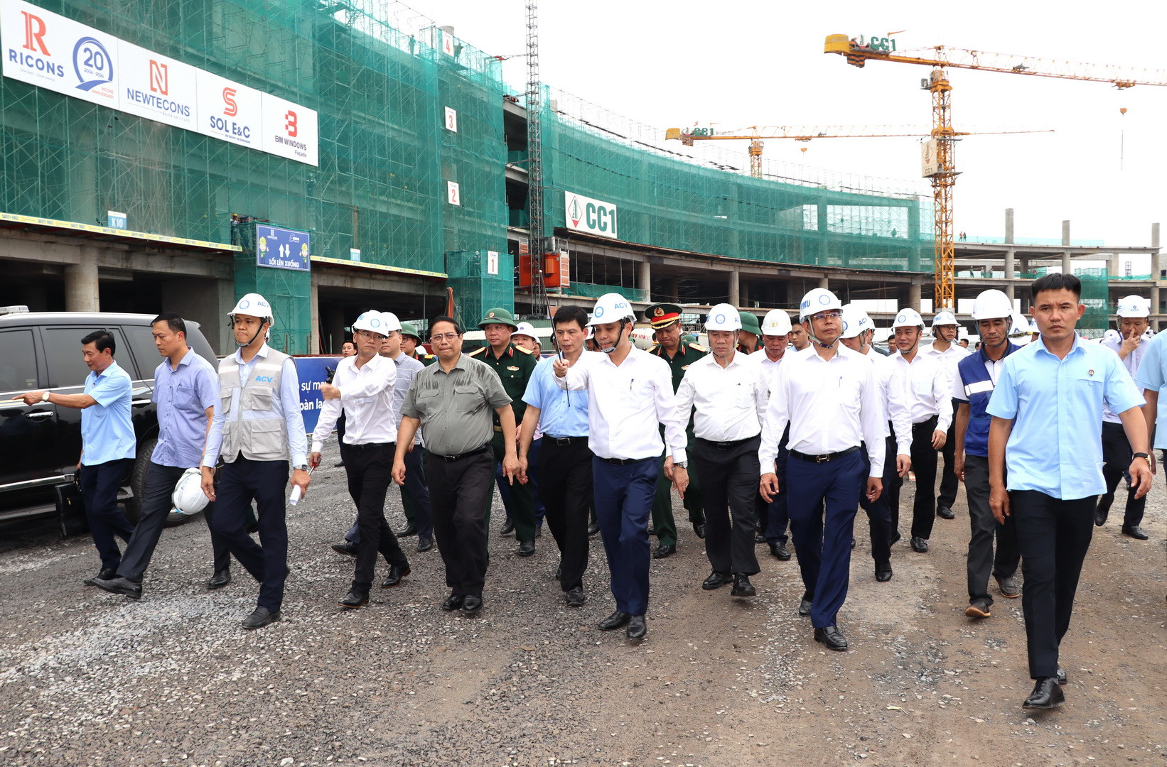 Thủ tướng Chính phủ Phạm Minh Chính thị sát tiến độ nhà ga hành khách sân bay Long Thành. Đây được xem là "trái tim" của giai đoạn 1 dự án sân bay Long Thành.