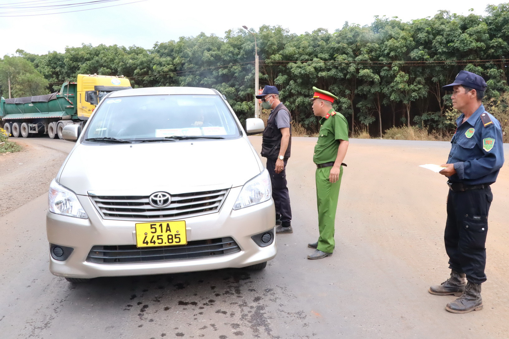 Đồn Công an sân bay Long Thành cho biết, từ đầu năm 2023 đến nay, đơn vị đã phát hiện 14 vụ vi phạm pháp luật, trong đó, 5 vụ trộm cắp tài sản, 4 vụ sử dụng trái phép chất ma túy, còn lại là cố ý gây thương tích, đánh bạc. Cơ quan công an đã khởi tố 2 vụ án với 3 đối tượng và xử lý vi phạm hành chính 20 trường hợp.