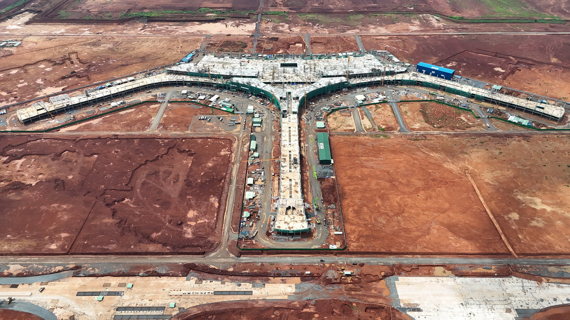 Sân bay Long Thành giai đoạn 1 là dự án quan trọng đặc biệt cấp quốc gia, có ý nghĩa rất lớn đối với sự phát triển kinh tế-xã hội của nước ta với quy mô đầu tư 1 đường cất hạ cánh và 1 nhà ga hành khách cùng các hạng mục phụ trợ đồng bộ với công suất 25 triệu hành khách/năm và 1,2 triệu tấn hàng hóa/năm.