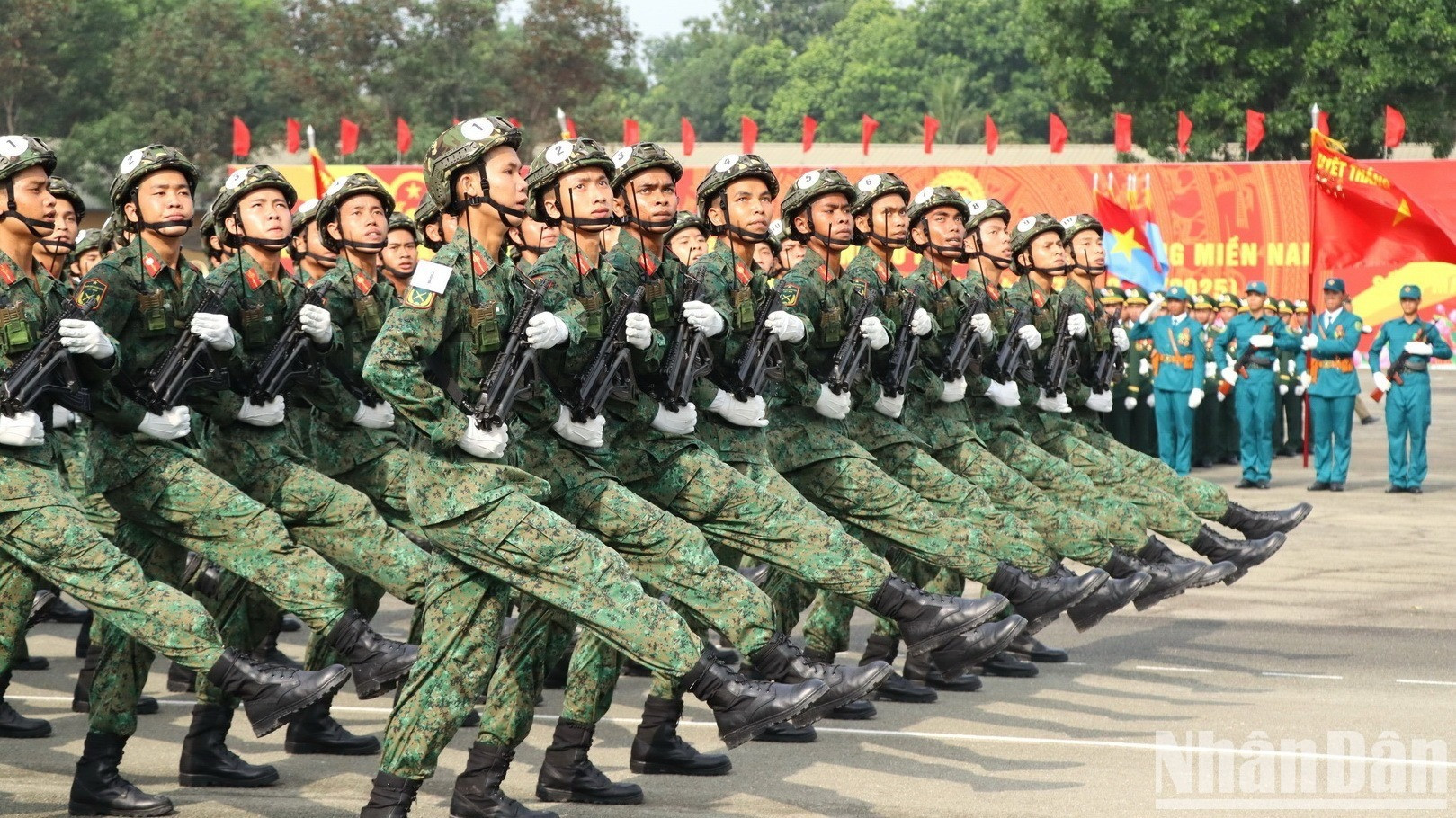 Tổng hợp luyện diễu binh lần 1 tại sân bay Biên Hòa, tỉnh Đồng Nai.
