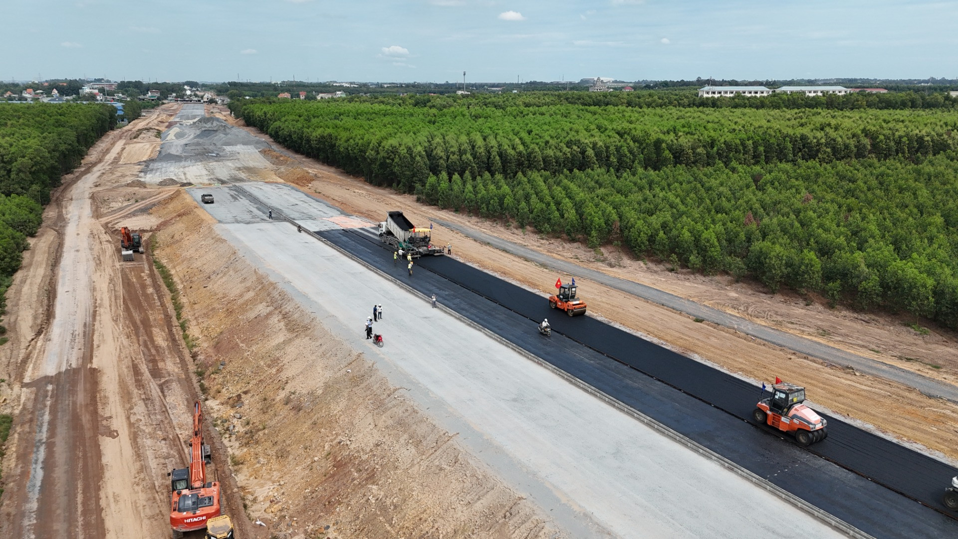 Dự án đường cao tốc Biên Hòa-Vũng Tàu giai đoạn 1 có chiều dài gần 54km; trong đó, đoạn qua tỉnh Đồng Nai dài hơn 34km. Để thực hiện dự án, tỉnh Đồng Nai phải thu hồi diện tích đất gần 290ha thuộc địa bàn thành phố Biên Hòa và huyện Long Thành với hơn 3.400 hộ dân bị ảnh hưởng, hơn 2.400 hộ dân thuộc diện phải bố trí tái định cư.