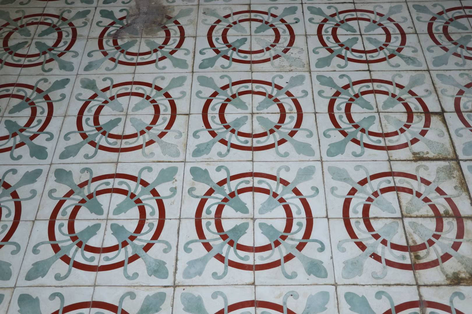 Gạch lát nền ở tầng 2 biệt thự.