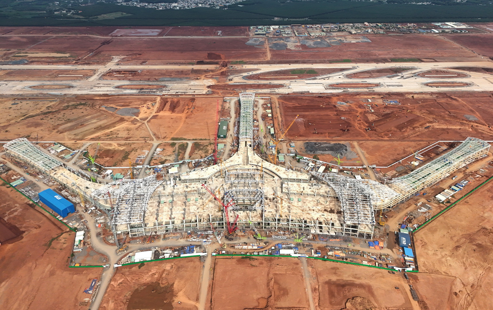 Gói thầu số (5.10) gồm các hạng mục thi công xây dựng nhà ga hành khách sân bay Long Thành (nhà ga trung tâm và ba cánh), kết cấu 1 trệt và 3 lầu, tổng diện tích sàn khoảng 376 nghìn m2, với giá trị hợp đồng là 36 nghìn tỷ đồng.