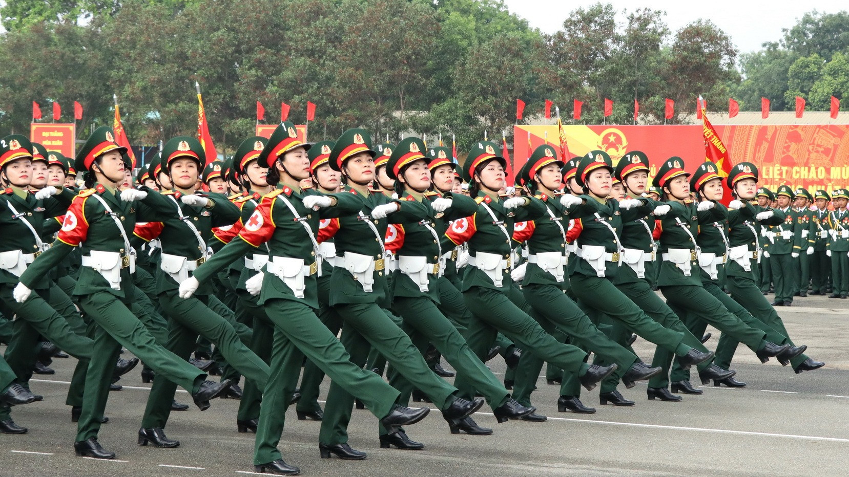 Khối nữ Quân y.