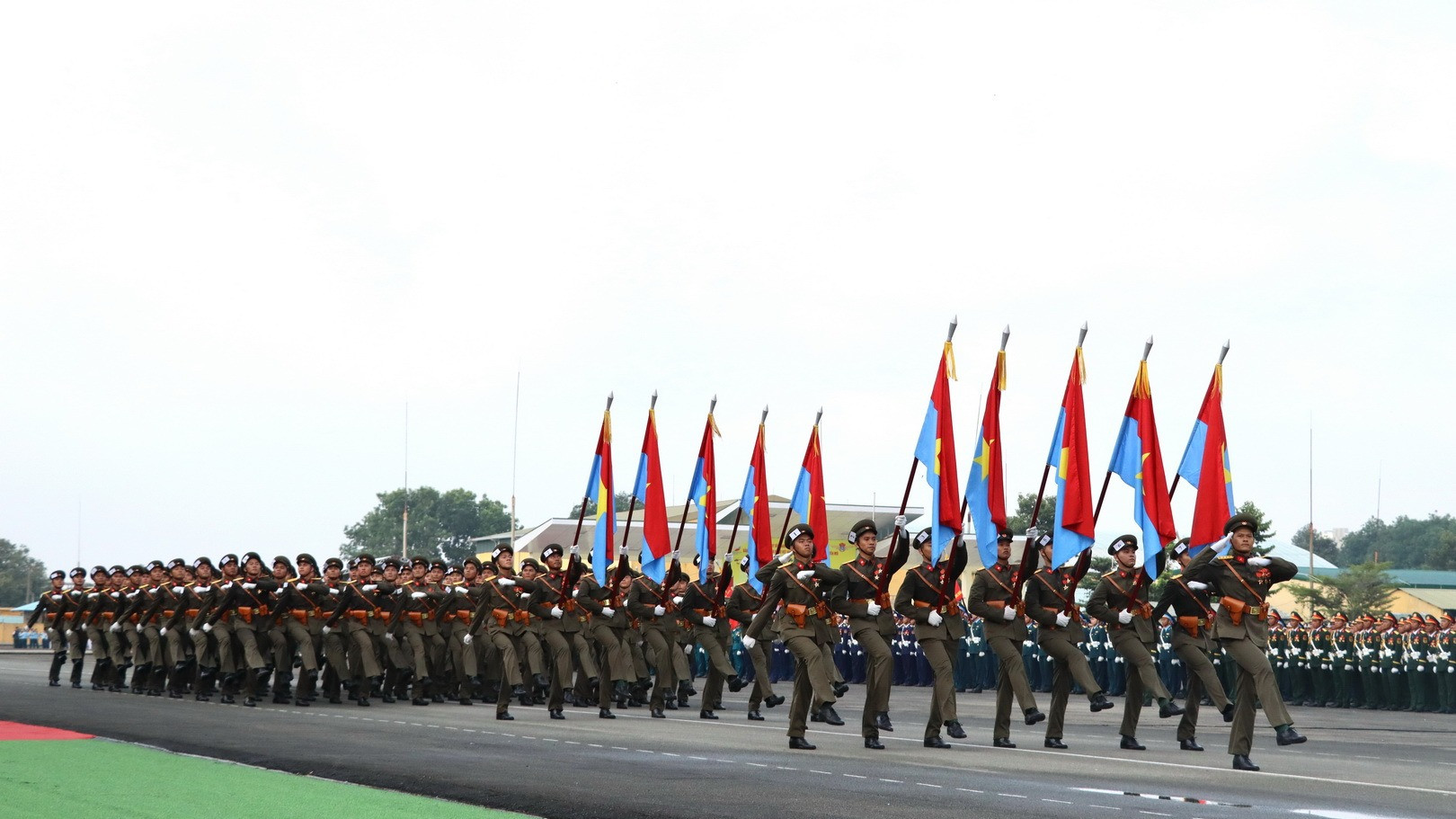 Khối 5 cánh quân.