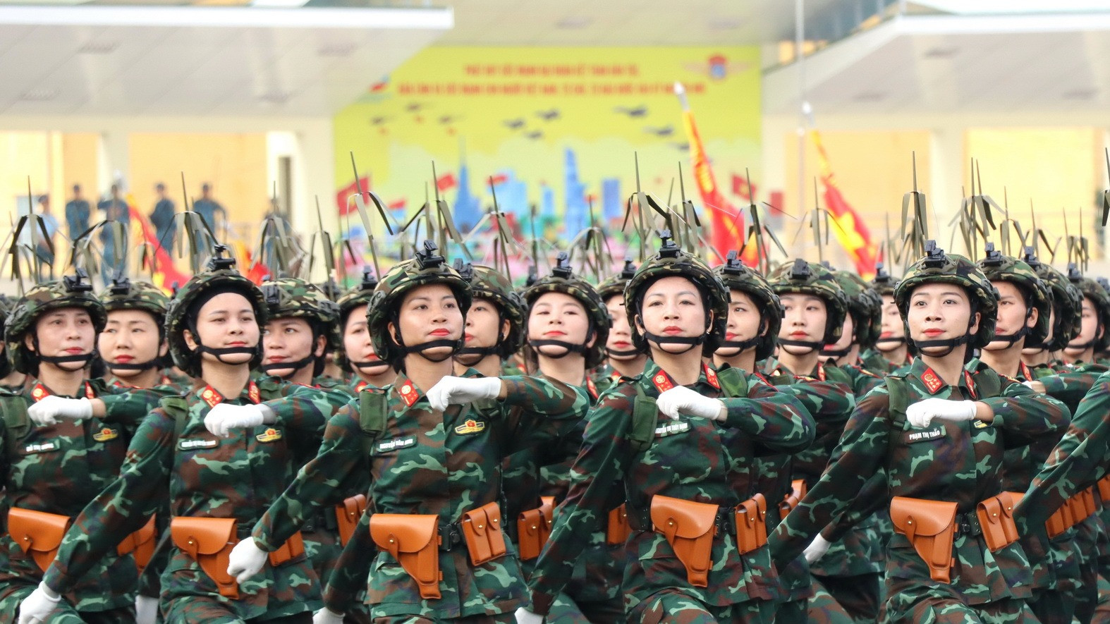 Khối nữ sĩ quan thông tin.