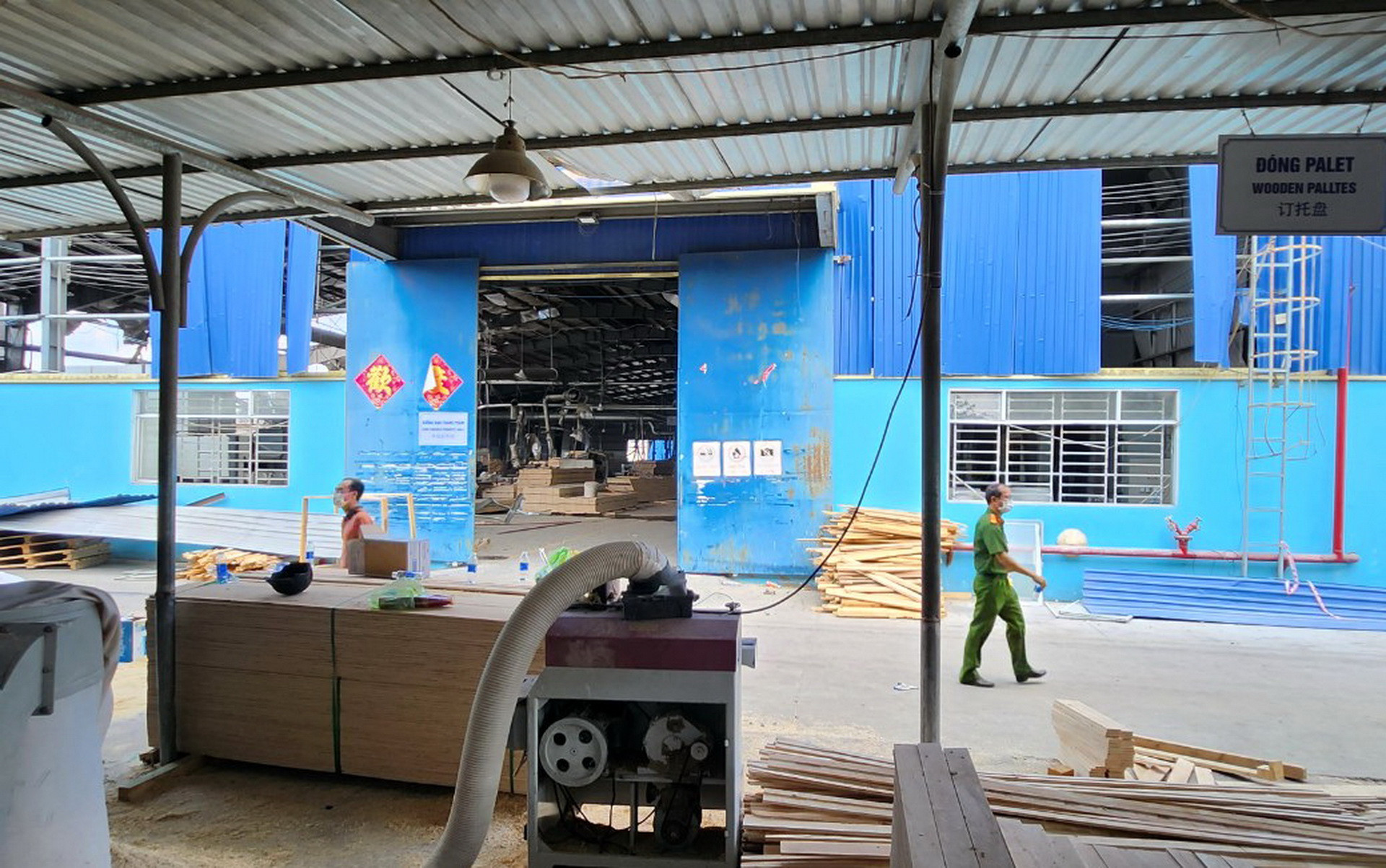 Lực lượng Công an tỉnh Đồng Nai phong tỏa hiện trường, khẩn trương điều tra làm rõ.