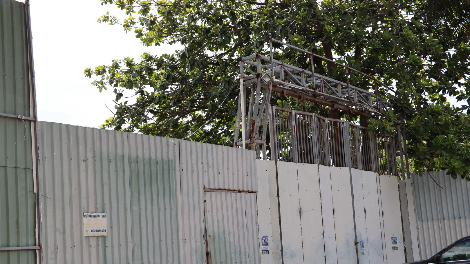 Khu vực cửa chính vào dự án cửa đóng, then cài chờ số phận dự án sớm được "hóa giải".