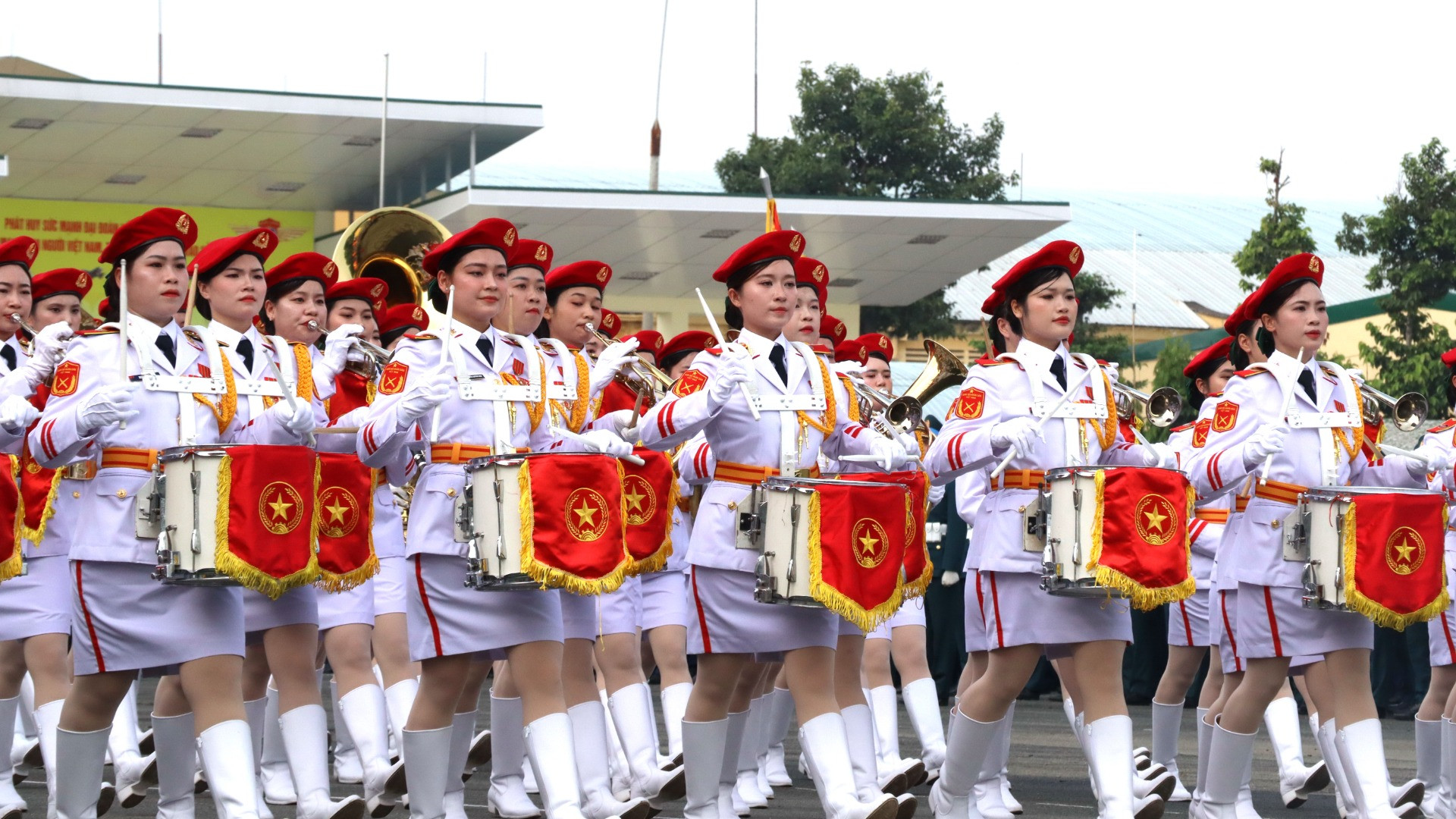 Khối nữ Quân nhạc.