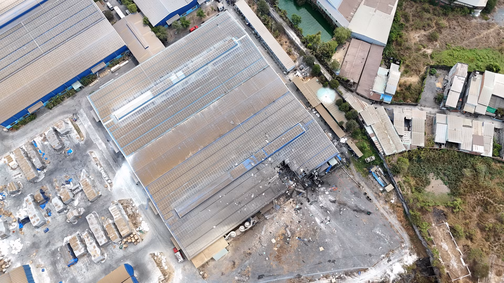 Toàn cảnh hiện trường vụ nổ từ trên cao.