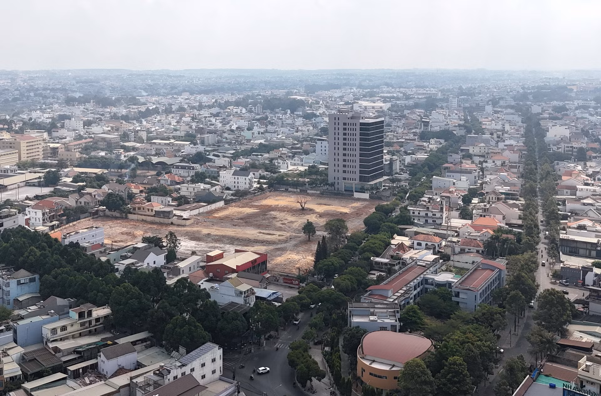 Thành phố Biên Hòa đề xuất đưa ra khu đất Công ty Cổ phần Đồng Tiến sử dụng trước đây ra khỏi danh mục các khu đất dự kiến đấu giá đất năm 2024 để làm khu tái định cư cho người dân bị thu hồi đất dự án đường ven sông Đồng Nai, đường trục trung tâm thành phố Biên Hòa và một số dự án khác.