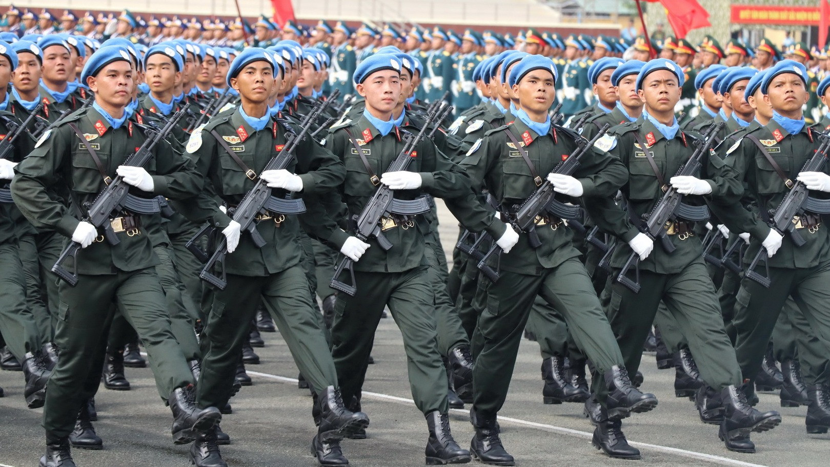 Khối nam sĩ quan Gìn giữ hòa bình.