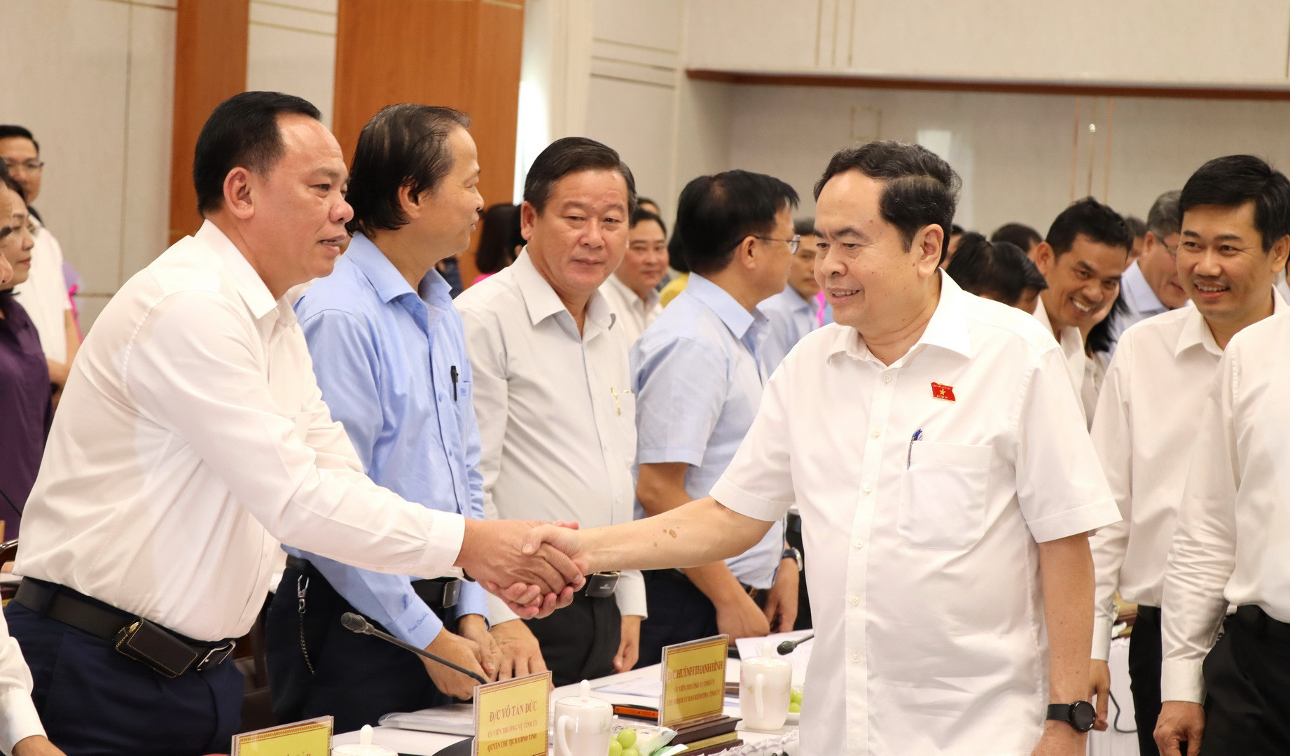 Chủ tịch Quốc hội Trần Thanh Mẫn với các đại biểu.