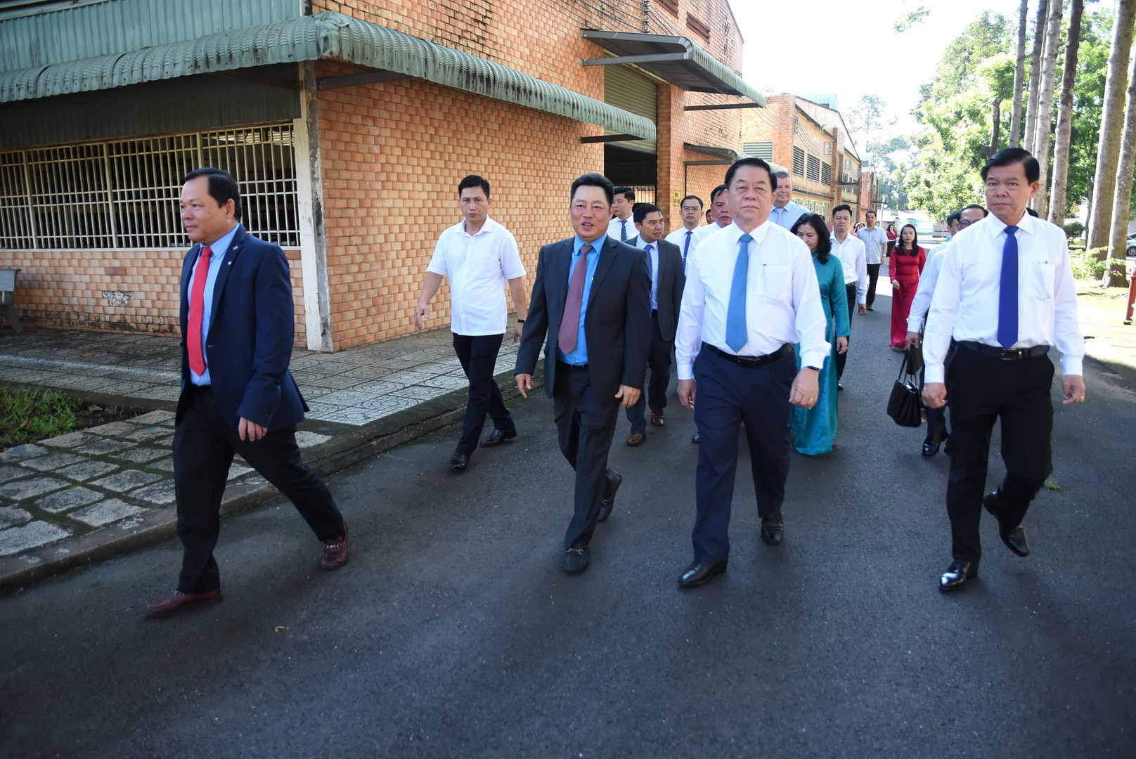 Đồng chí Nguyễn Trọng Nghĩa, Ủy viên Bộ Chính trị, Bí thư Trung ương Đảng, Trưởng Ban Tuyên giáo Trung ương, cùng lãnh đạo tỉnh Đồng Nai đến dự Lễ khai giảng năm học mới tại Trường cao đẳng quốc tế Lilama 2.