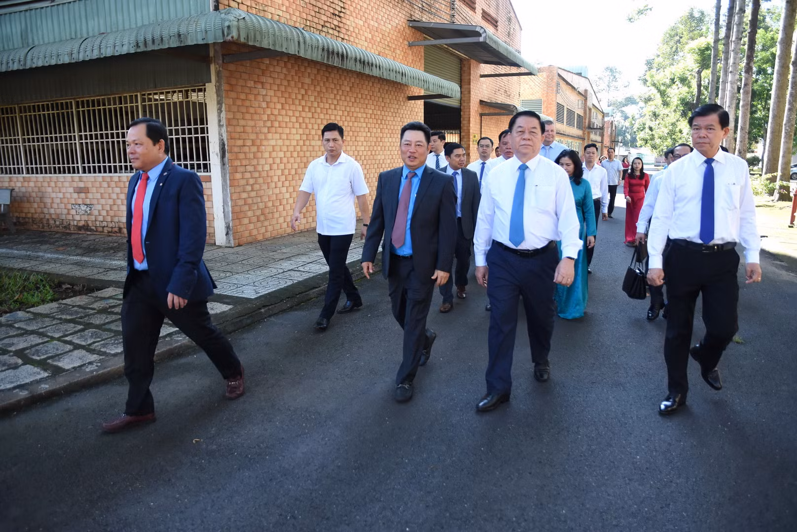 Đồng chí Nguyễn Trọng Nghĩa, Ủy viên Bộ Chính trị, Bí thư Trung ương Đảng, Trưởng Ban Tuyên giáo Trung ương, cùng lãnh đạo tỉnh Đồng Nai đến dự Lễ khai giảng năm học mới tại Trường cao đẳng quốc tế Lilama 2.