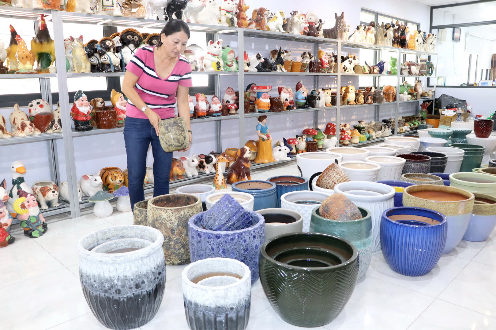 Sản phẩm dòng gốm đất trắng là một trong những đặc trưng của gốm Biên Hòa. Sản phẩm dòng gốm đất trắng là một trong những đặc trưng của gốm Biên Hòa.