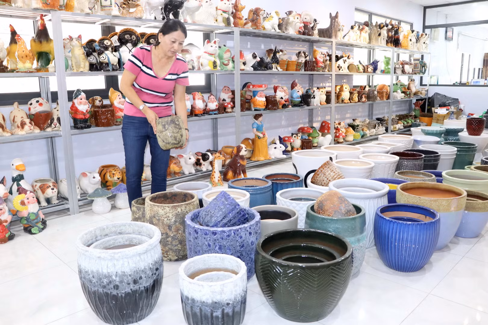 Sản phẩm dòng gốm đất trắng là một trong những đặc trưng của gốm Biên Hòa. Sản phẩm dòng gốm đất trắng là một trong những đặc trưng của gốm Biên Hòa.