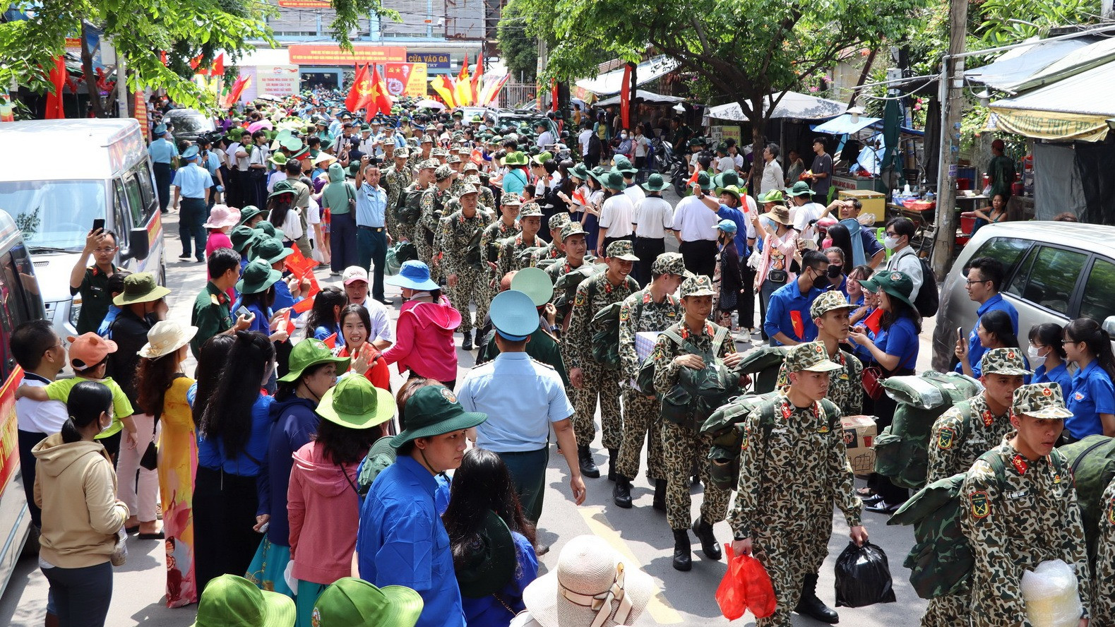 Lực lượng Binh chủng Đặc công tham gia diễu binh, diễu hành từ ga Biên Hòa di chuyển qua đường Hưng Đạo Vương.