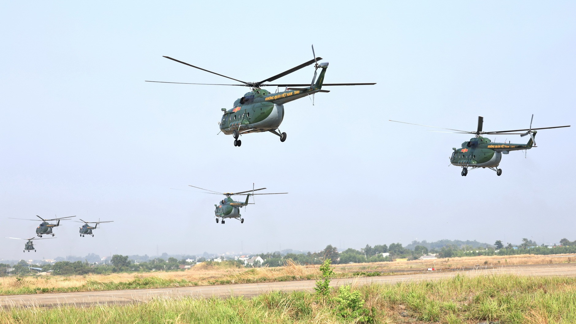 Sân bay Biên Hòa là nơi hội quân của các đơn vị không quân tập luyện và tham gia tổng hợp luyện phục vụ diễu binh, diễu hành Đại lễ 30/4.
