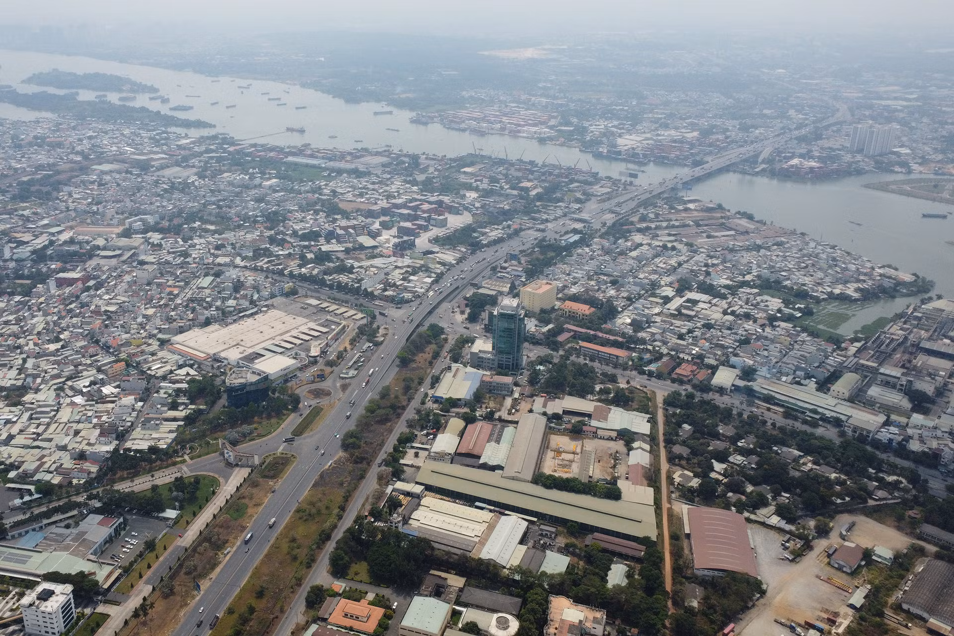 Tháng 1/2024, Ủy ban nhân dân tỉnh Đồng Nai đã quyết định phê duyệt đề án chuyển đổi công năng khu công nghiệp Biên Hòa 1 thành khu đô thị-thương mại-dịch vụ và cải thiện môi trường. Theo đó, đề án được tách hồ sơ đề xuất chấp thuận chủ trương đầu tư khu đô thị thương mại-dịch vụ Biên Hòa 1 thành 2 hồ sơ với quy mô từng dự án.