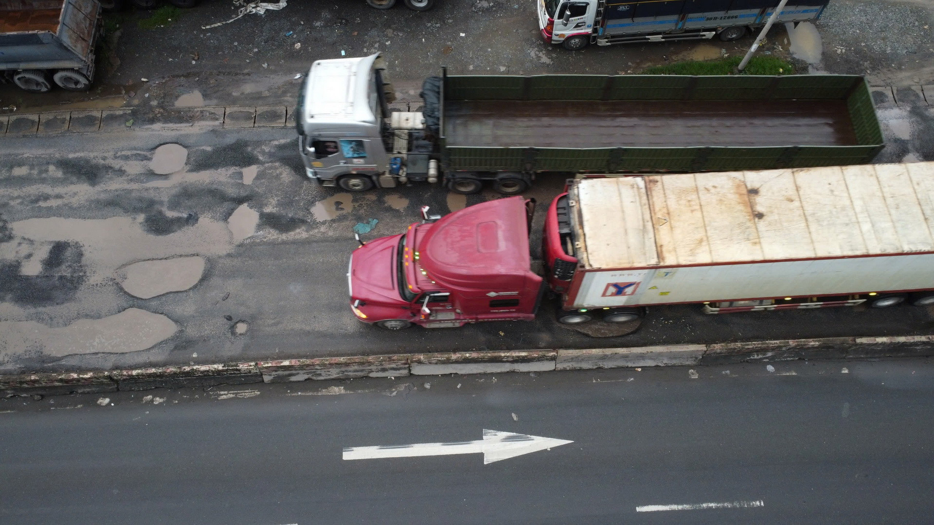 Hằng ngày, tuyến đường đang phải chịu lưu lượng phương tiện cao gấp 7 lần so với thiết kế.